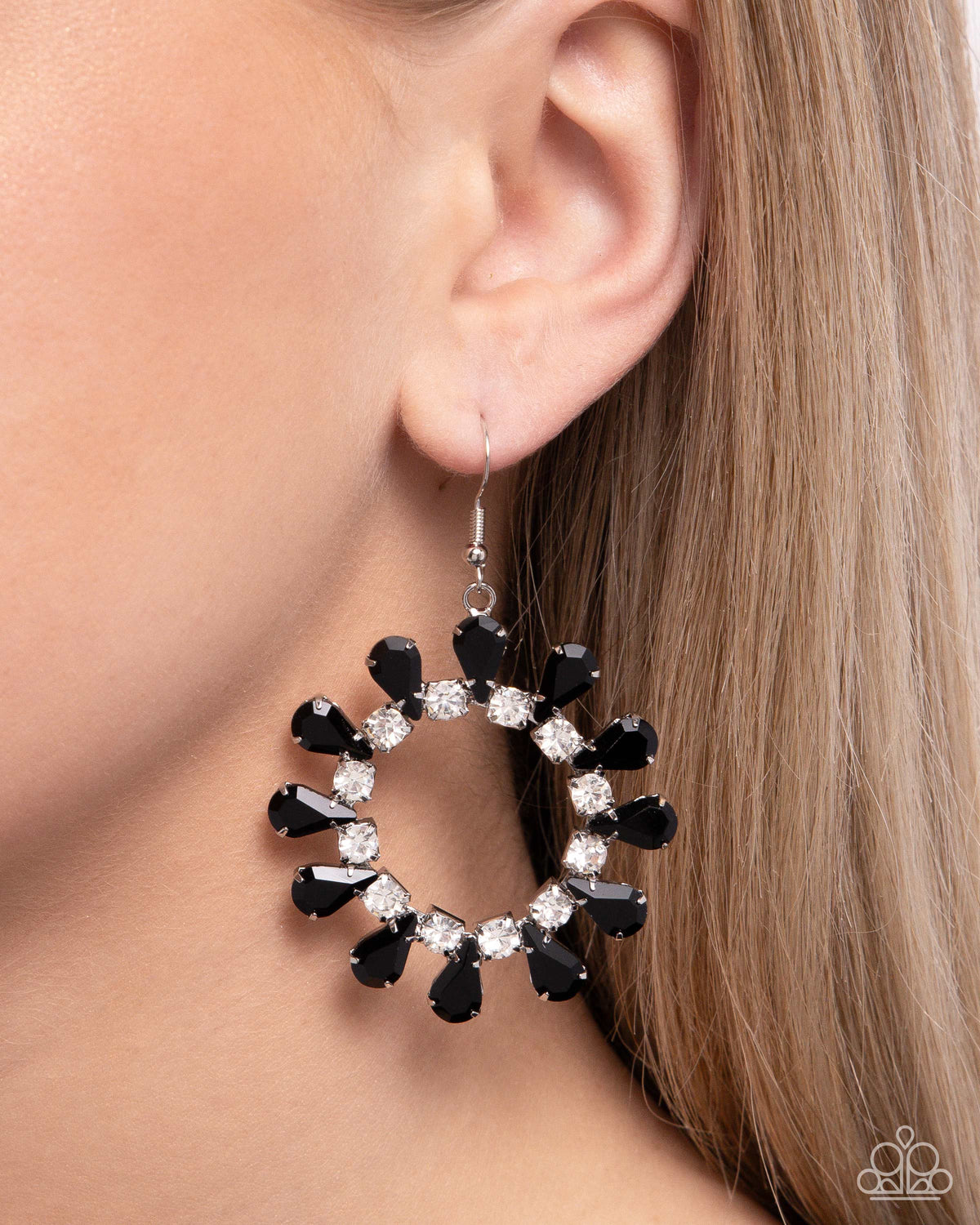 Wreathed Wish - Black - Paparazzi