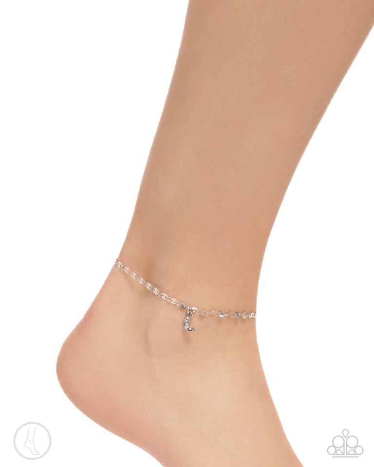 Crescent Chic - Silver - Paparazzi