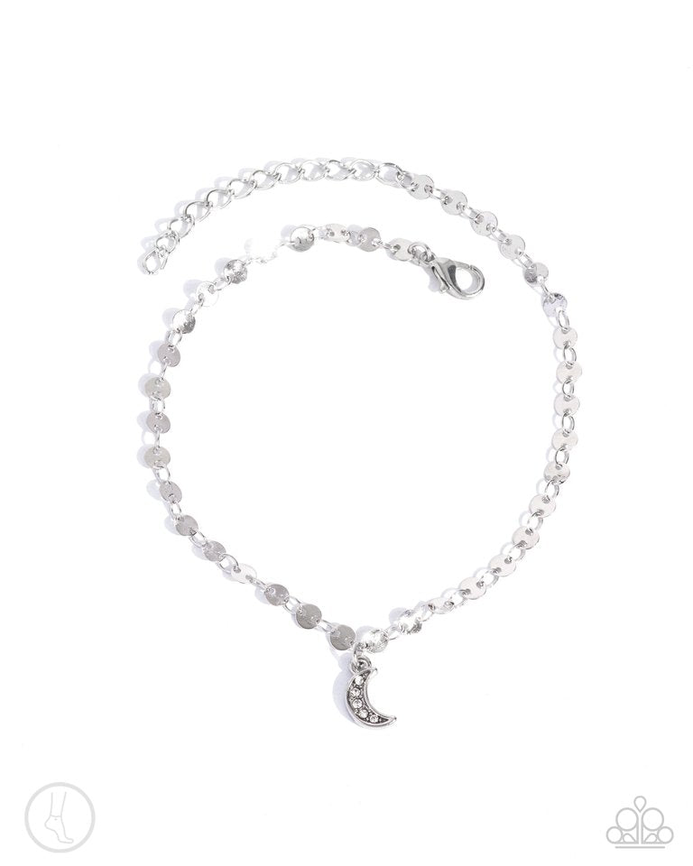 Crescent Chic - Silver - Paparazzi