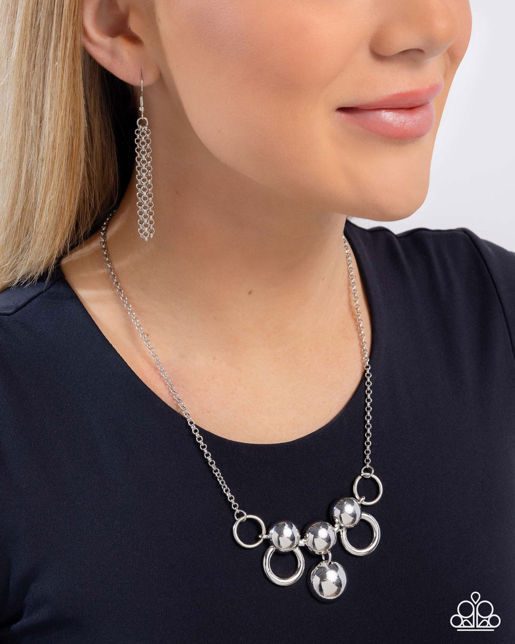 Sleek Staccato - Silver - Paparazzi