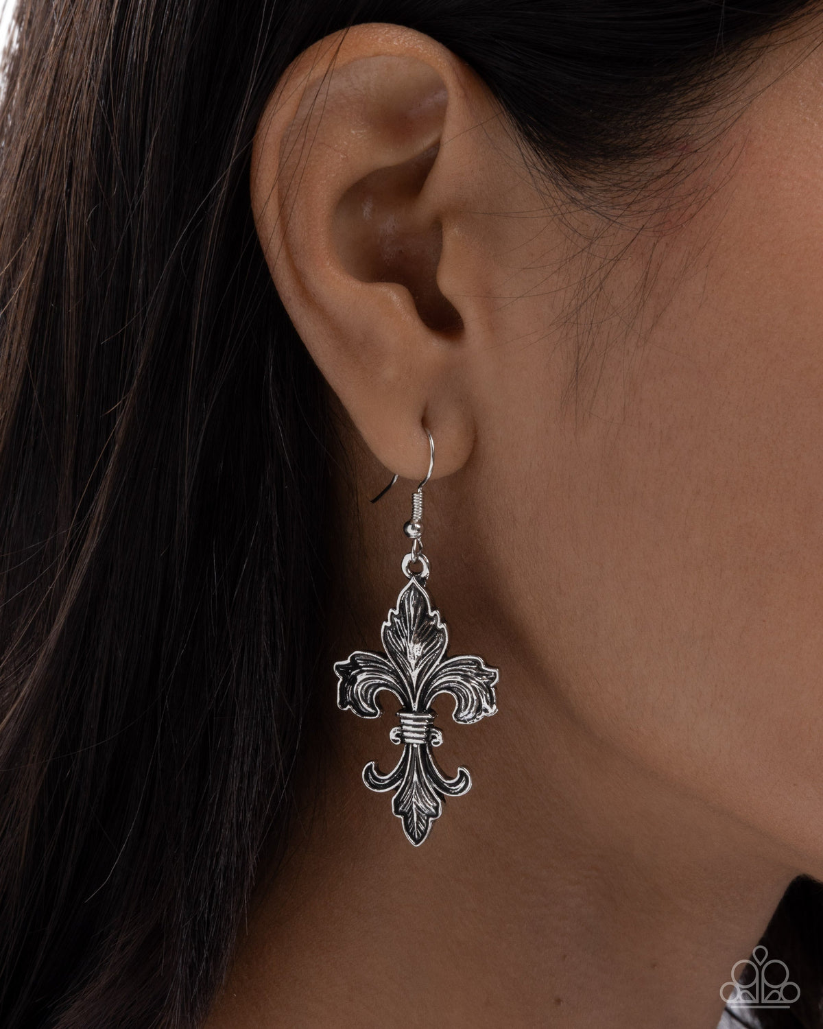 Fancy Fleur-De-Lis - Silver - Paparazzi