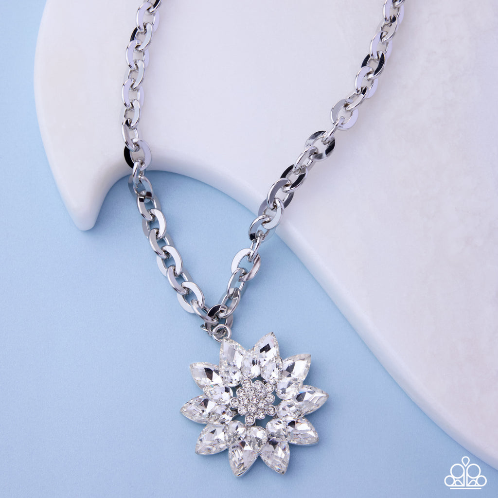 Glamorous Garden - White - Paparazzi