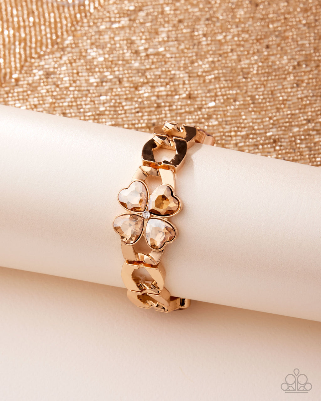 Chic Clover - Gold - Paparazzi