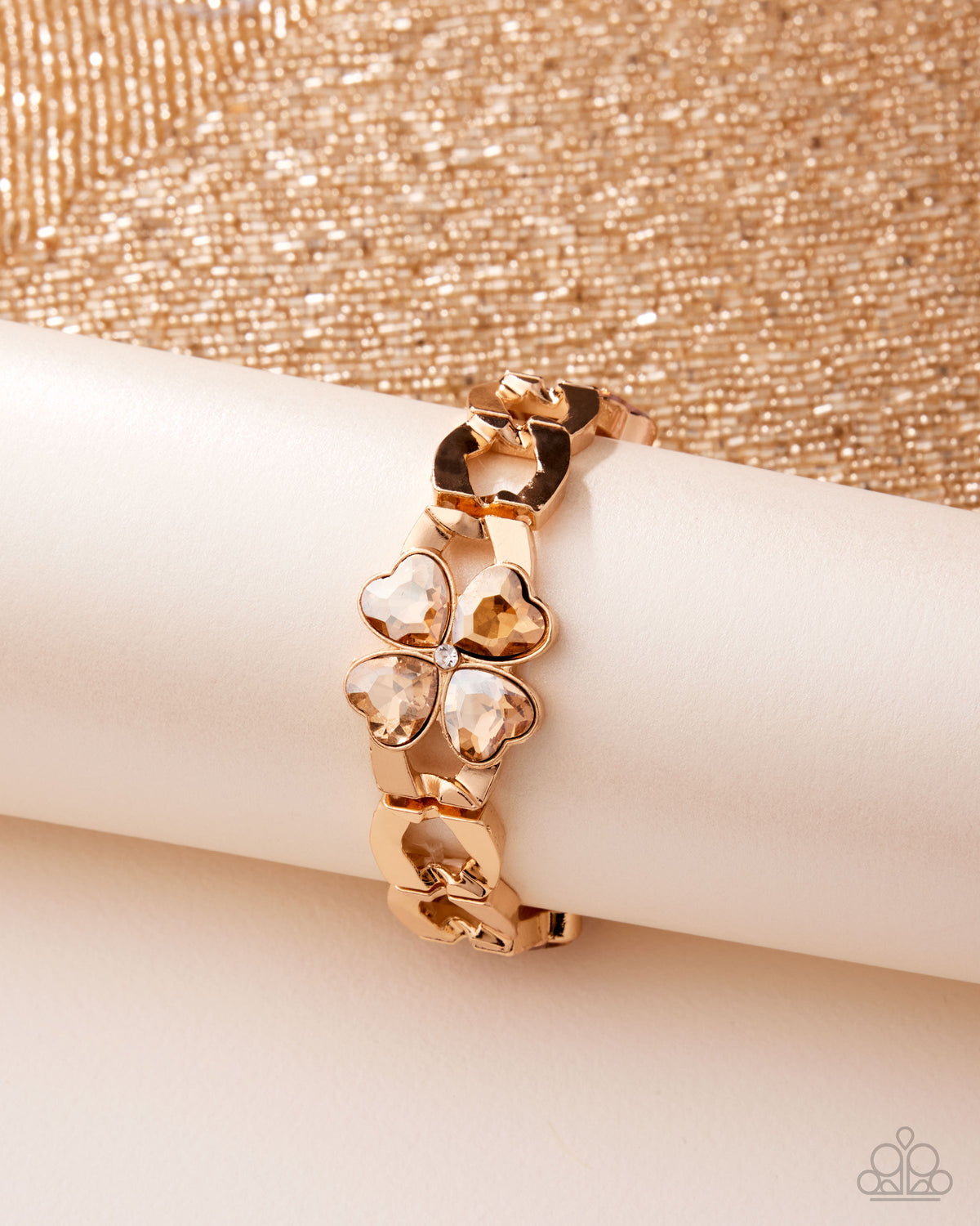 Chic Clover - Gold - Paparazzi