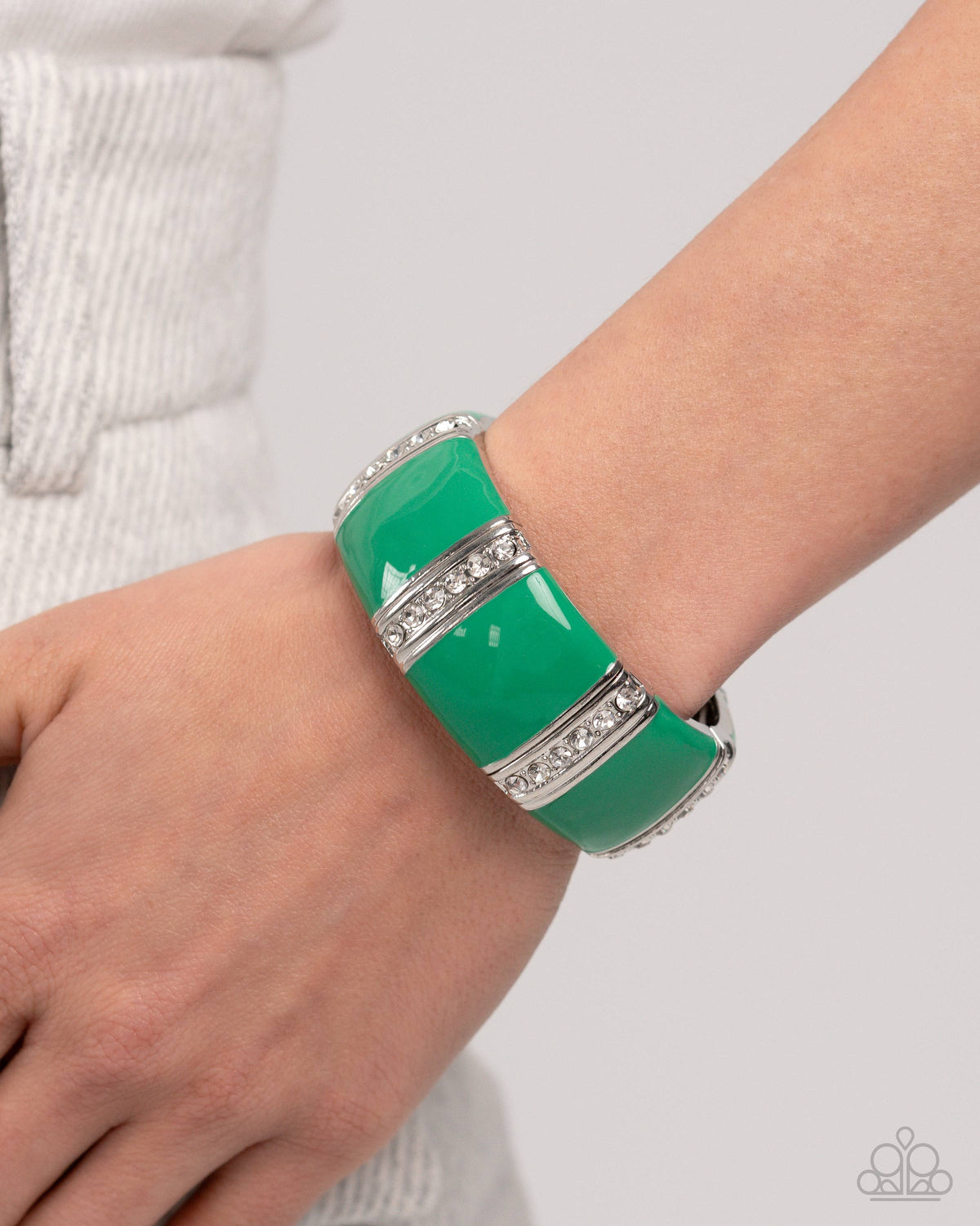 Fashionable Cameo - Green - Paparazzi