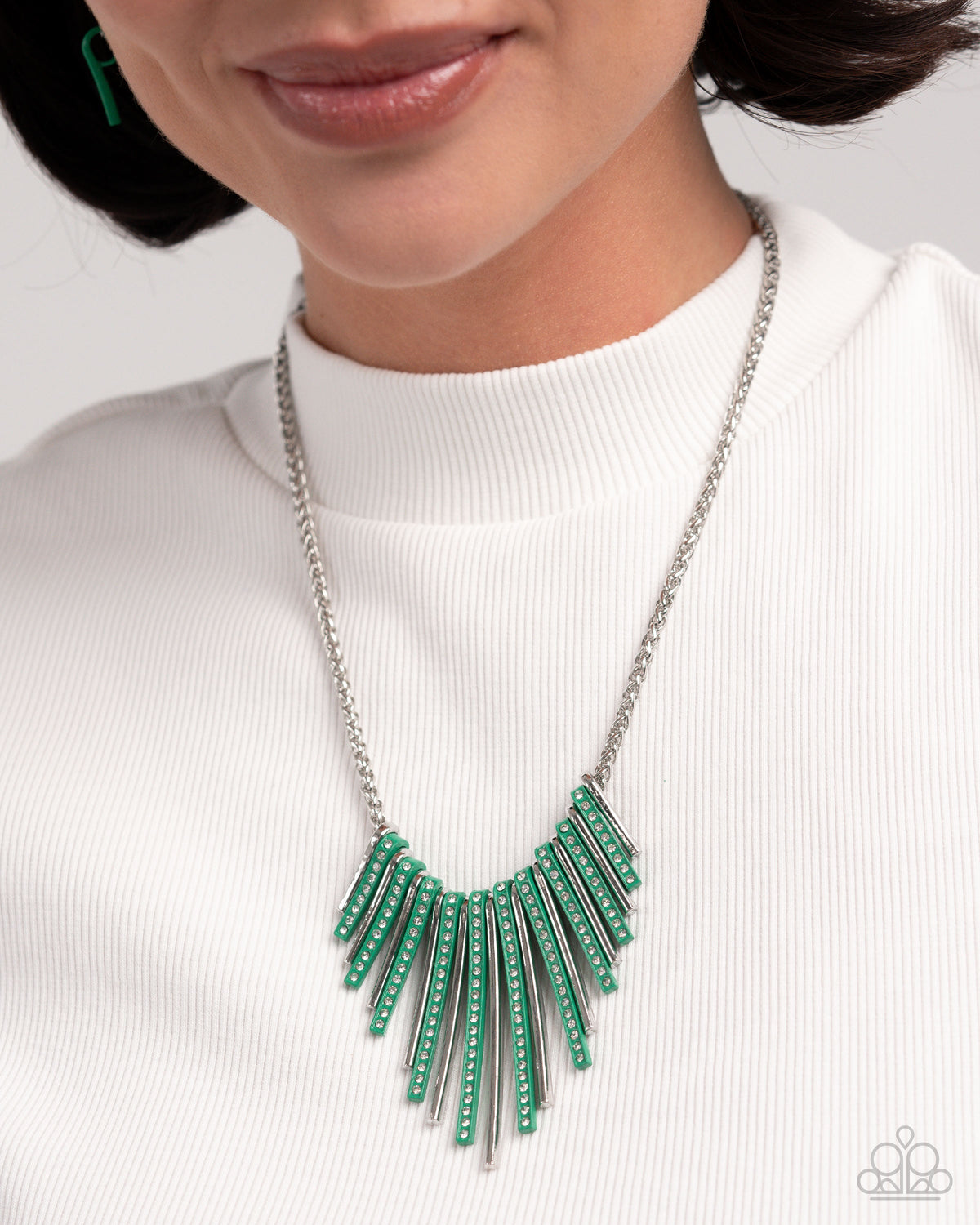 Fashionable Cameo - Green - Paparazzi
